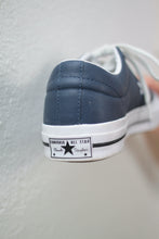 Laden Sie das Bild in den Galerie-Viewer, ♥︎ Converse Leder Sneakers