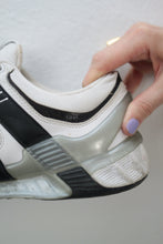 Laden Sie das Bild in den Galerie-Viewer, 90s Adidas Sneakers (Vintage)