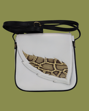 Laden Sie das Bild in den Galerie-Viewer, Vintage Ledertasche weiss