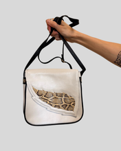 Laden Sie das Bild in den Galerie-Viewer, Vintage Ledertasche weiss