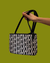 Laden Sie das Bild in den Galerie-Viewer, Calvin Klein LOVE-Tasche