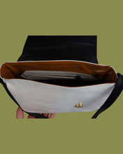 Laden Sie das Bild in den Galerie-Viewer, Vintage Ledertasche weiss