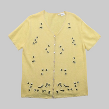 Laden Sie das Bild in den Galerie-Viewer, Vintage Strickjacke kurzarm Blumen gelb