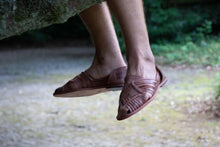 Laden Sie das Bild in den Galerie-Viewer, Ledersandalen braun