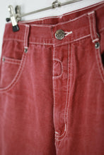 Laden Sie das Bild in den Galerie-Viewer, Rote Mom-Jeans (Vintage)