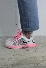Laden Sie das Bild in den Galerie-Viewer, Pinke Nike Sneakers