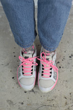 Laden Sie das Bild in den Galerie-Viewer, Pinke Nike Sneakers