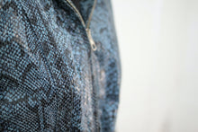 Laden Sie das Bild in den Galerie-Viewer, ♥︎ Blaue Schlangenmuster Lederjacke