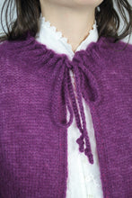 Laden Sie das Bild in den Galerie-Viewer, ♥︎ Strickjacke Aubergine Party