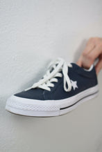 Laden Sie das Bild in den Galerie-Viewer, ♥︎ Converse Leder Sneakers