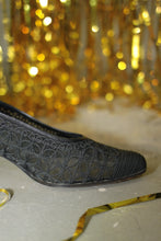 Laden Sie das Bild in den Galerie-Viewer, Spitzen-Pumps