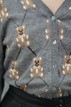Laden Sie das Bild in den Galerie-Viewer, Teddybär-Cardigan