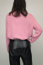 Laden Sie das Bild in den Galerie-Viewer, Rosa Pullover mit Perlen-Stickerein (Vintage)