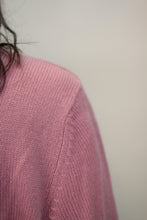 Laden Sie das Bild in den Galerie-Viewer, Rosa Pullover mit Perlen-Stickerein (Vintage)