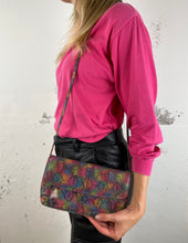Laden Sie das Bild in den Galerie-Viewer, Regenbogen Ledertasche (Vintage)