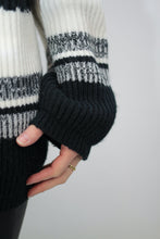 Laden Sie das Bild in den Galerie-Viewer, Gestreifter Strickpullover