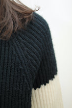 Laden Sie das Bild in den Galerie-Viewer, Gestreifter Strickpullover