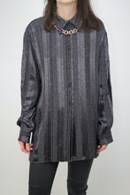 Laden Sie das Bild in den Galerie-Viewer, Paisley Satin-Bluse (Vintage)