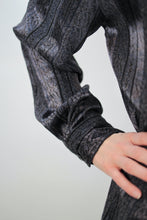 Laden Sie das Bild in den Galerie-Viewer, Paisley Satin-Bluse (Vintage)