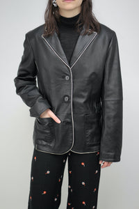 Lederblazer mit weissen Details