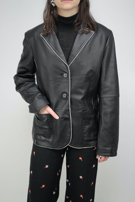 Lederblazer mit weissen Details