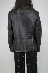 Lederblazer mit weissen Details