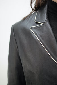 Lederblazer mit weissen Details
