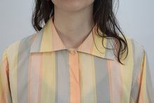 Laden Sie das Bild in den Galerie-Viewer, Gestreifte Seidenbluse (Vintage)