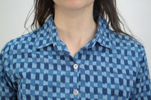 Laden Sie das Bild in den Galerie-Viewer, Gemusterte Bluse (Vintage)