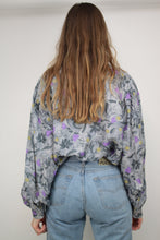 Laden Sie das Bild in den Galerie-Viewer, Gemusterte Seidenbluse (Vintage)