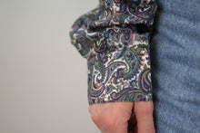 Laden Sie das Bild in den Galerie-Viewer, Seiden Paisley Hemd (Vintage)
