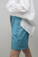 Laden Sie das Bild in den Galerie-Viewer, 90er Adidas Shorts blau (Vintage)