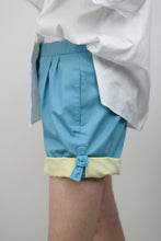 Laden Sie das Bild in den Galerie-Viewer, 90er Adidas Shorts blau (Vintage)