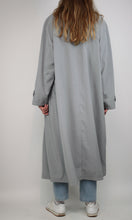 Laden Sie das Bild in den Galerie-Viewer, Fluider Trenchcoat (Vintage)