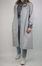Laden Sie das Bild in den Galerie-Viewer, Grauer Kapuzen-Trenchcoat (Vintage)