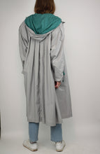 Laden Sie das Bild in den Galerie-Viewer, Grauer Kapuzen-Trenchcoat (Vintage)