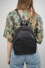 Laden Sie das Bild in den Galerie-Viewer, Kunstleder Rucksack