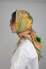 Laden Sie das Bild in den Galerie-Viewer, Must de Cartier Kettenmuster Foulard (Vintage)