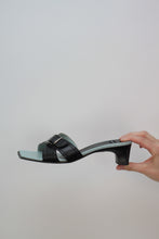 Laden Sie das Bild in den Galerie-Viewer, Y2K schwarze Ledermules (Vintage)