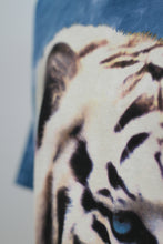 Laden Sie das Bild in den Galerie-Viewer, Blaues Tiger T-shirt (Vintage)