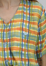 Laden Sie das Bild in den Galerie-Viewer, Karierte kurzärmelige Bluse (Vintage)