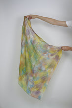 Laden Sie das Bild in den Galerie-Viewer, Tie Dye Seidenfoulard