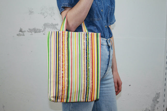 Gestreifte Stofftasche mit Pailletten