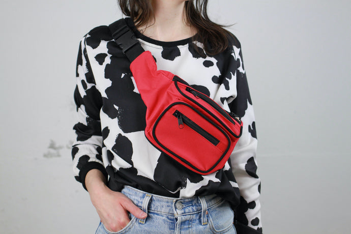 Rote Bauchtasche