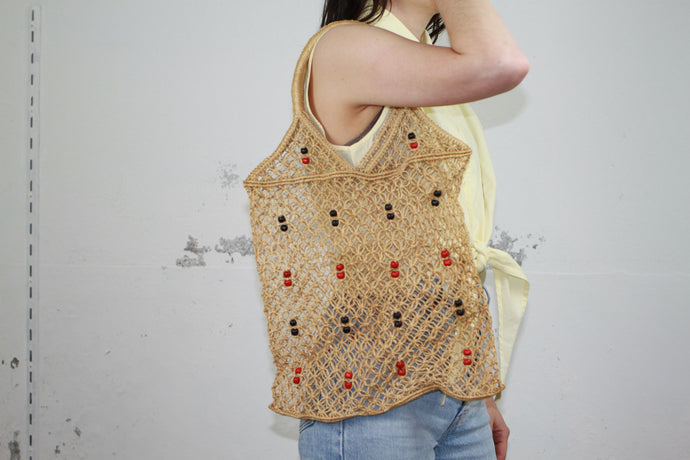 Netztasche mit Holzperlen