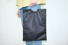 Laden Sie das Bild in den Galerie-Viewer, Handtasche mit goldenem Bügel