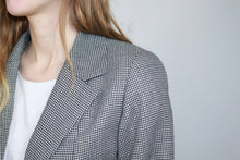 Laden Sie das Bild in den Galerie-Viewer, Schwarz-weisser Blazer