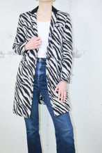 Laden Sie das Bild in den Galerie-Viewer, 🙂 Zebra Mantel