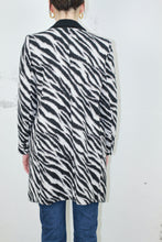 Laden Sie das Bild in den Galerie-Viewer, 🙂 Zebra Mantel