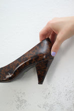 Laden Sie das Bild in den Galerie-Viewer, Pumps Tortoiseshell (Vintage)